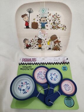 Peanuts Collapsible Measuring Cups Set - Navy Blue, , Pink 4 BAMBOO PLATES